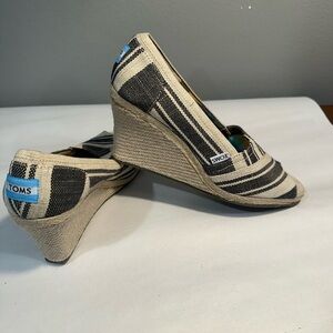 TOMS Women's Striped Wedge Shoes - Black and Cream size w10